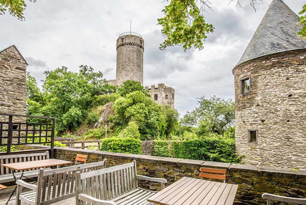 Burg_Pyrmont_3_1300x870px