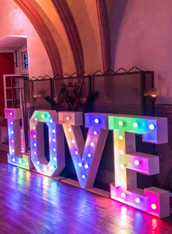 Produktdetailbild_LED_LOVE_Buchstaben_800x616px_1