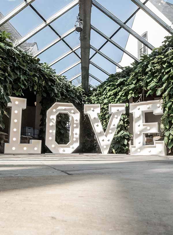 Produktdetailbild_LED_LOVE_Buchstaben_800x616px_2