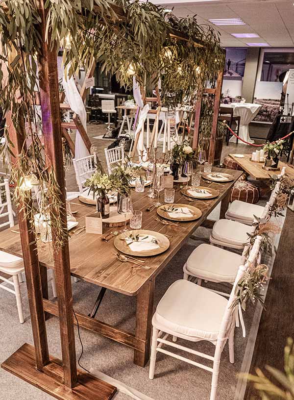 Produktdetailbild_Tischaufbaute_Vintage_Holztisch_800x616px_2