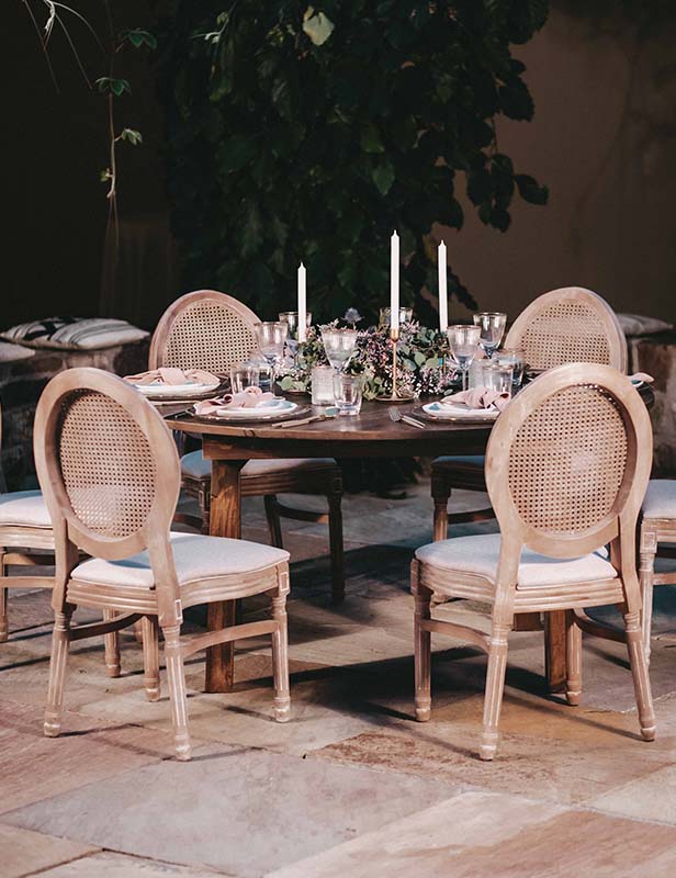 produktdetailbild_holztisch_rund_koblenz_mieten_800x1088px-3