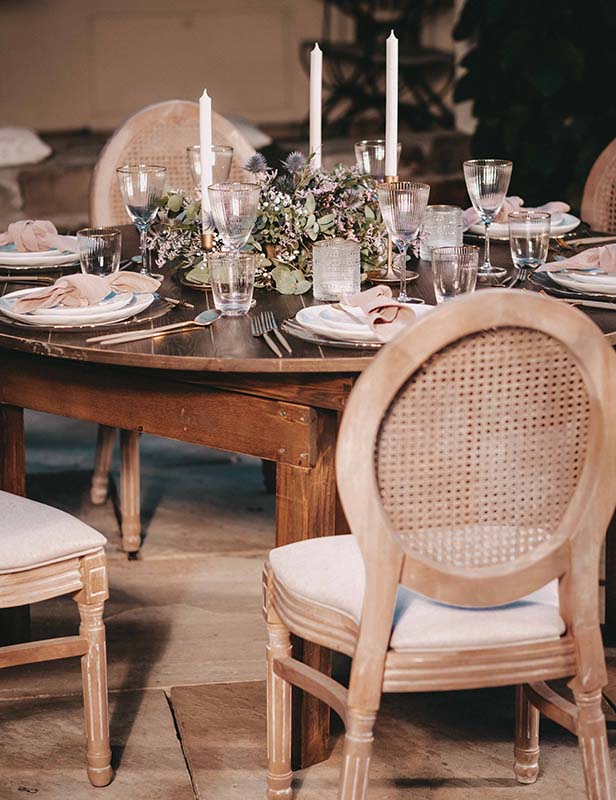 produktdetailbild_holztisch_rund_koblenz_mieten_800x1088px