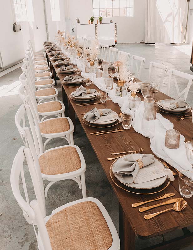 Produktdetailbild_Crossback_Stuhl_weiss_800x616px-1