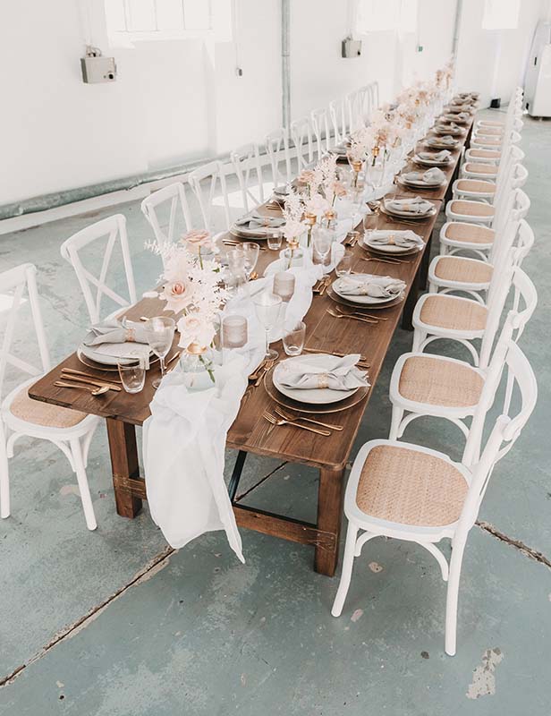 Produktdetailbild_Crossback_Stuhl_weiss_800x616px-2