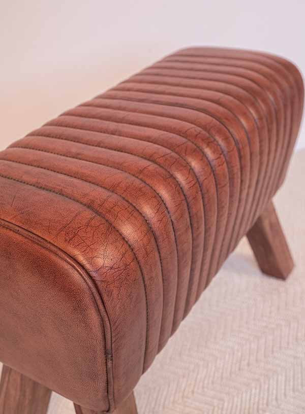 Produktdetailbild_Lederhocker_M_800x616px_1