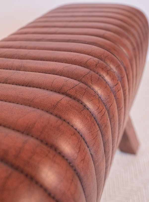 Produktdetailbild_Lederhocker_M_800x616px_3