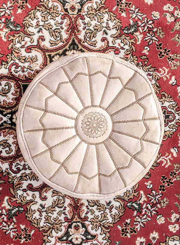 Produktdetailbild_Lederpouf_Hell_800x616px_1