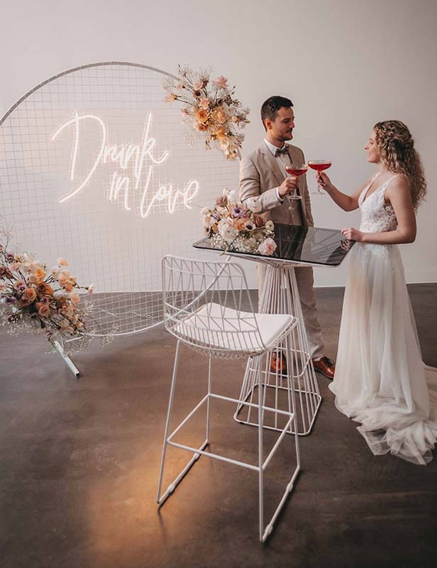 produktdetailbild_lucy_wire_stuhl_weiss_hochstuhl_weiss_eventverleih_koblenz_800x616px