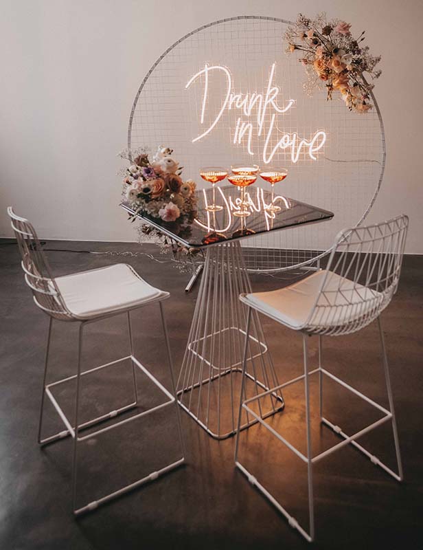 produktdetailbild_lucy_wire_stuhl_weiss_hochstuhl_weiss_eventverleih_koblenz_800x616px-3