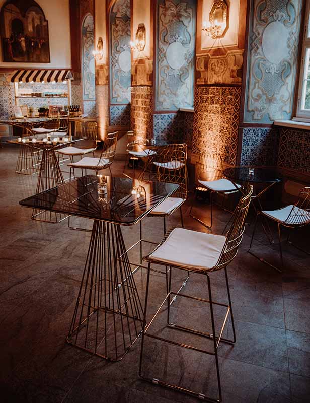 produktdetailbild_wire_stehtisch_wire_hochstuhl_eventverleih_koblenz_800x1088px