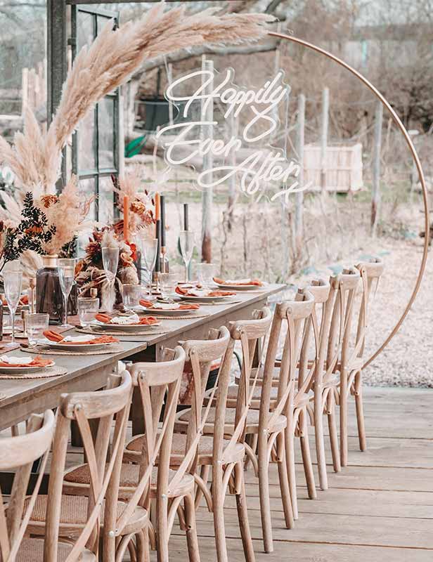 Produktdetailbild_Neonschriftzug_happily_ever_after_800x616px