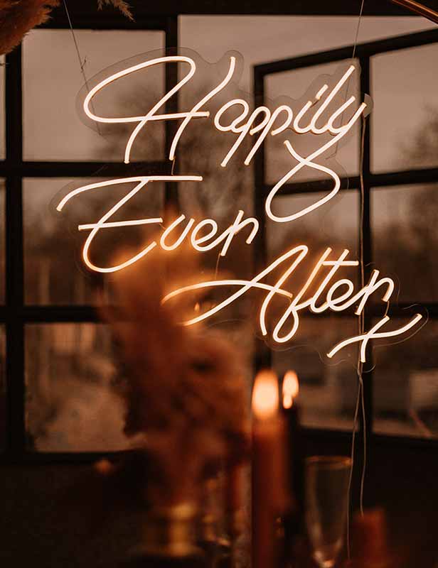 Produktdetailbild_Neonschriftzug_happily_ever_after_800x616px-4