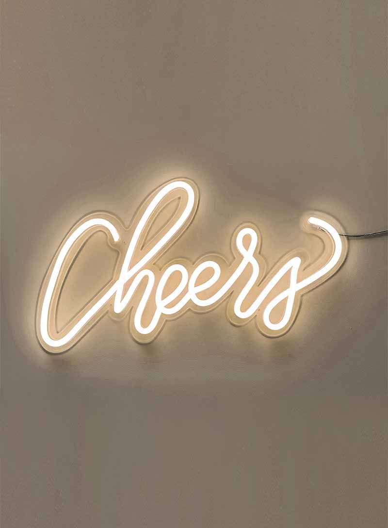 Produktbild_Neonschriftzug_cheers_800x1088px-1