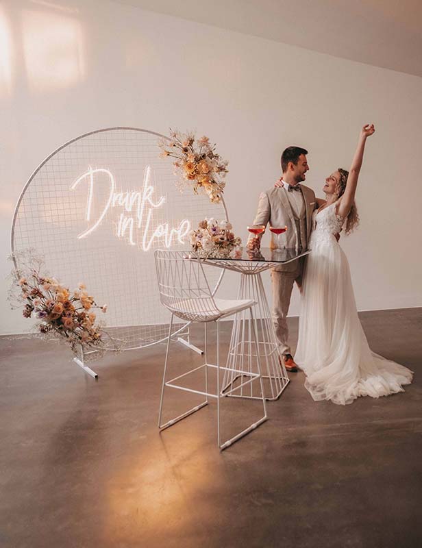 produktdetailbild_neonschriftzug_neonschild_drunk_in_love_eventverleih_koblenz_800x616px