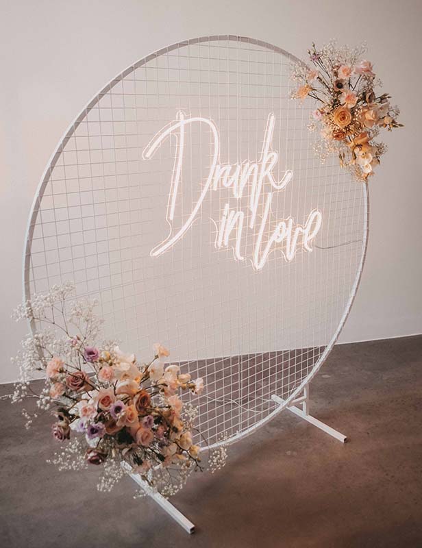 produktdetailbild_neonschriftzug_neonschild_drunk_in_love_eventverleih_koblenz_800x616px