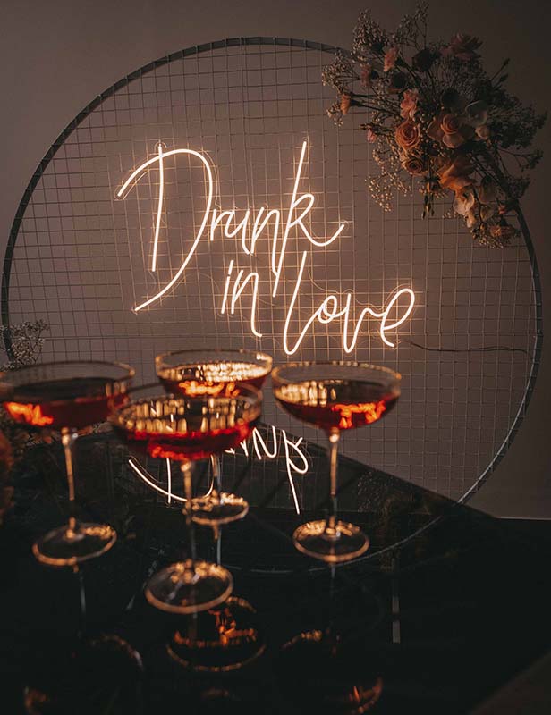 produktdetailbild_neonschriftzug_neonschild_drunk_in_love_eventverleih_koblenz_800x616px-4