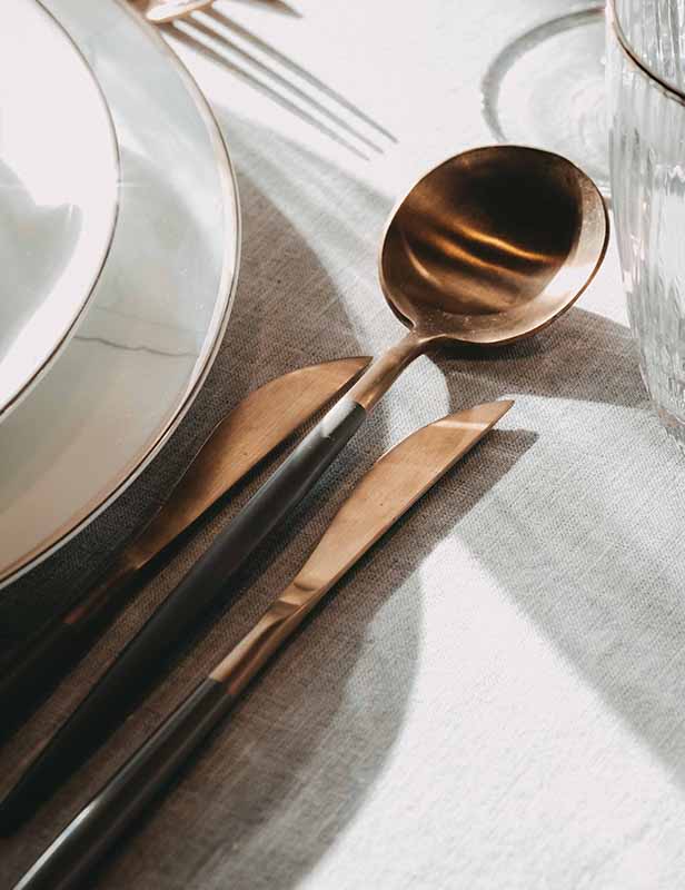 produktdetailbild_besteck_gold_beige_eventverleih_koblenz_mieten_800x616px-1