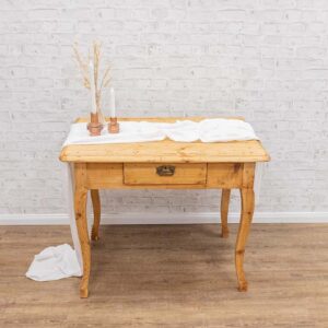Produktbild_Vintage-Holztisch-Hellbraun_800x1088px