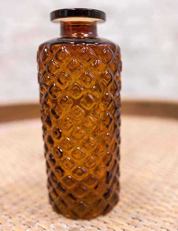 produktdetailbild_Vase_Minimi_Braun_Rautenrelief_800x616px-1