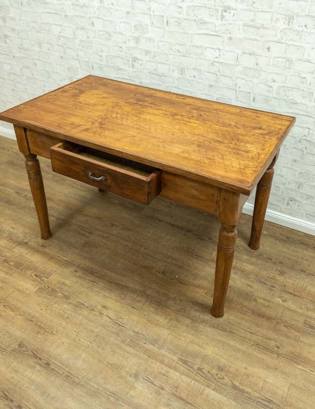 produktdetailbild_Vintage-Holztisch_Dunkelbraun_NEU_800x616px-3