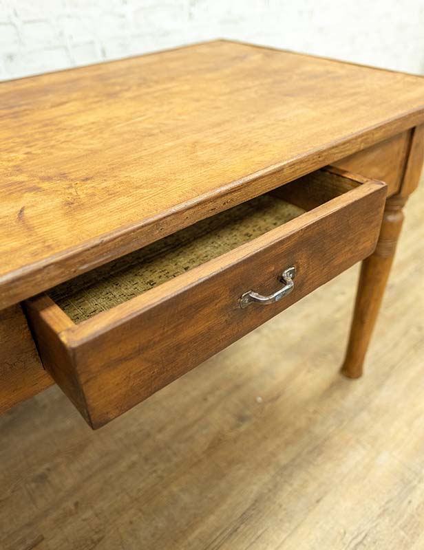 produktdetailbild_Vintage-Holztisch_Dunkelbraun_NEU_800x616px-4