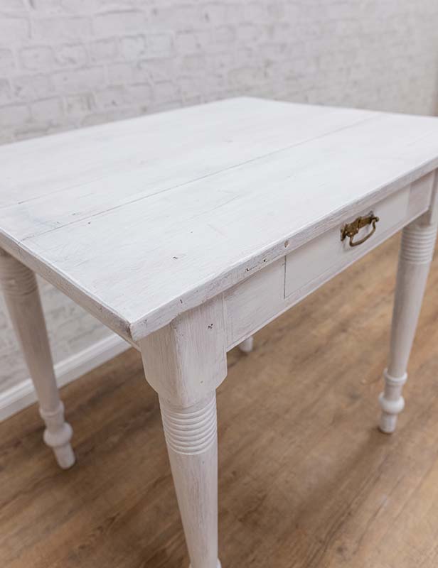 produktdetailbild_Vintage-Holztisch_Weiß_800x616px-3