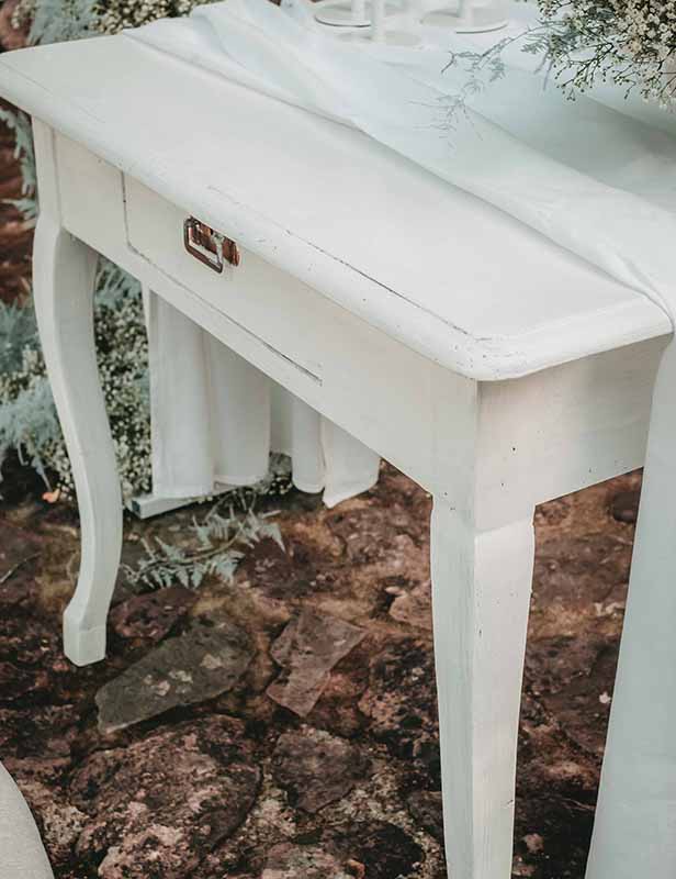 produktdetailbild_vintage_holztisch_weiss_100x70cm_mieten_koblenz_hochzeit_800x616px