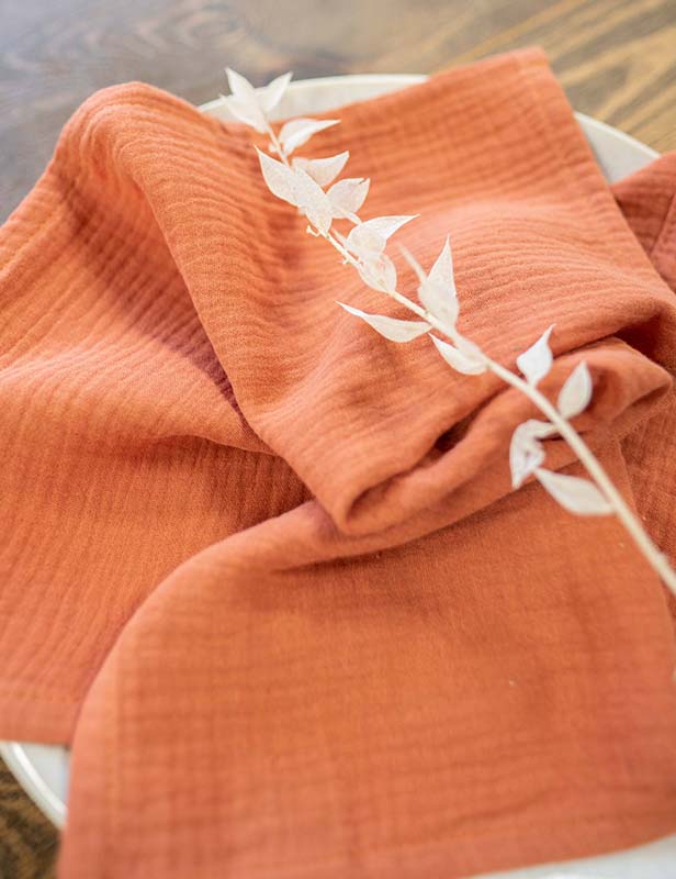 produktdetailbild_baumwollserviette_rust_terracotta_800x616px-1