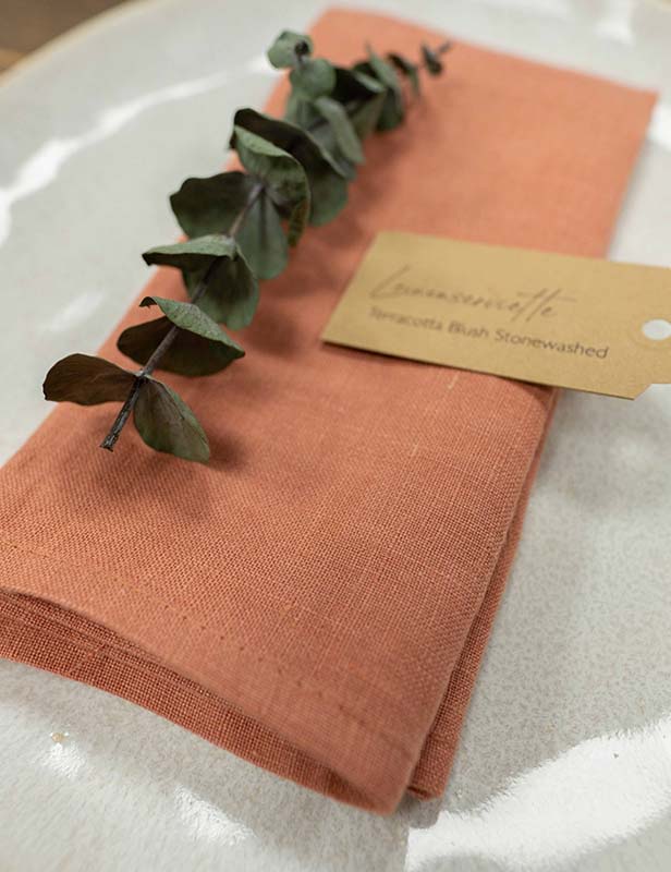 produktdetailbild_leinenserviette_terracotta_blush_stonewashed_800x616px