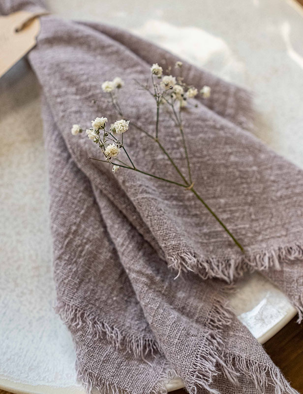 produktdetailbild_musselin_serviette_grau_mieten_verleih_koblenz_800x616px-3