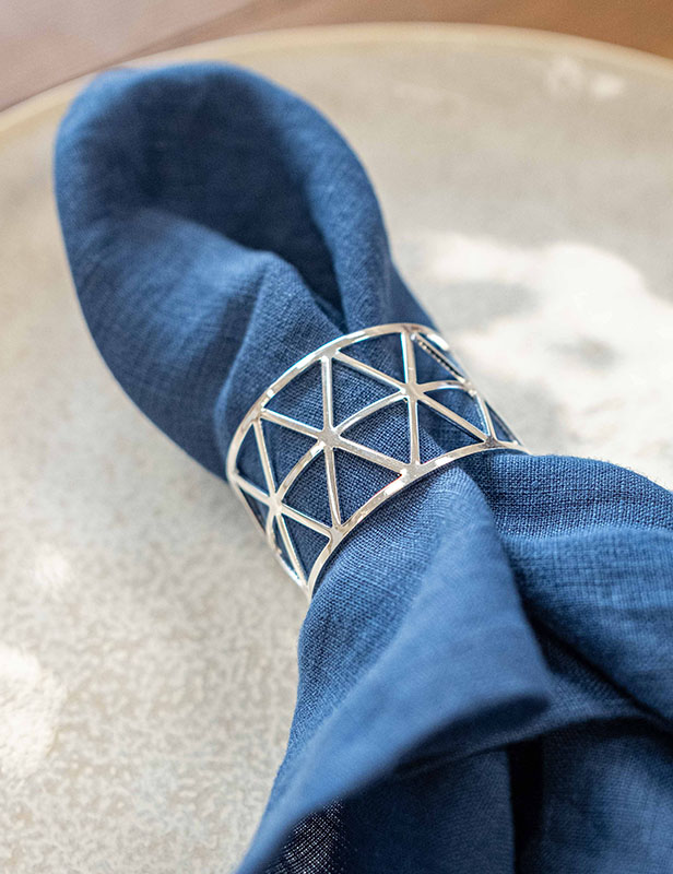 produktdetailbild_serviettenring_silber_glänzend_dekoverleih_mieten_koblenz_800x616px-1