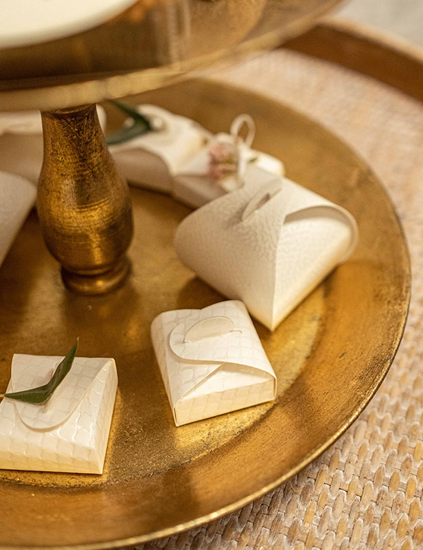 produktdetailbild_messing_etagere_gold_mieten_deko_verleih_800x616px-2