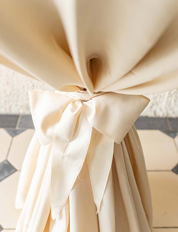 produktdetailbild_stehtisch_husse_beige_mieten_koblenz_800x616px-4