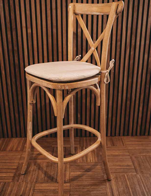 produktdetailbild_crossback_hochstuhl_barstuhl_eventverleih_koblenz_mieten_800x616px-1