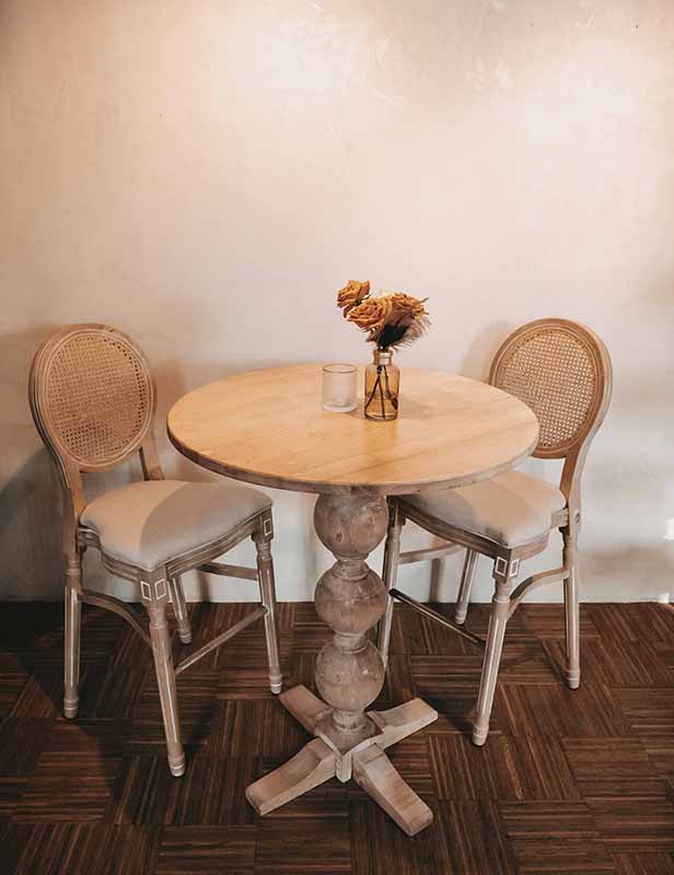 produktdetailbild_louis_chair_hochstuhl_barstuhl_eventverleih_koblenz_mieten_800x616px-2