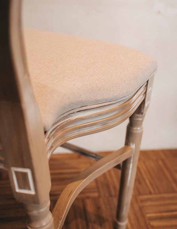 produktdetailbild_louis_chair_hochstuhl_barstuhl_eventverleih_koblenz_mieten_800x616px-3