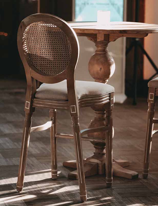 produktdetailbild_louis_chair_hochstuhl_barstuhl_eventverleih_koblenz_mieten_800x616px