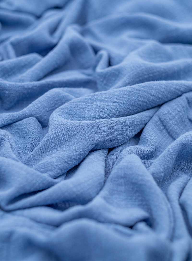 produktfoto_tischläufer_musselin_light_blue_eventverleih_kobelnz_mieten_800x1088px
