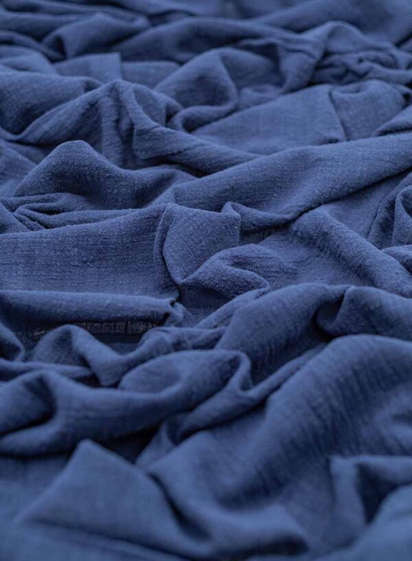 produktfoto_tischläufer_musselin_navy_blue_eventverleih_kobelnz_mieten_800x1088px-1